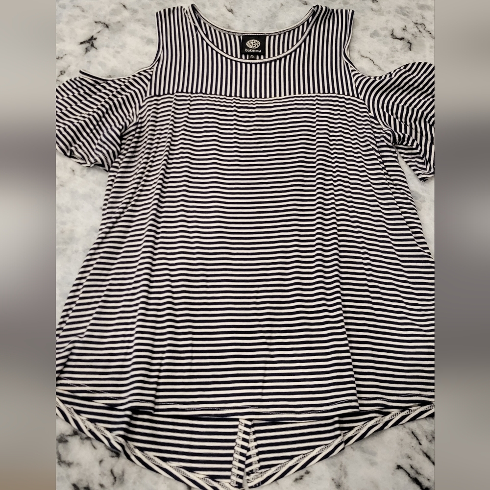 Bobeau Peep Shoulder Top